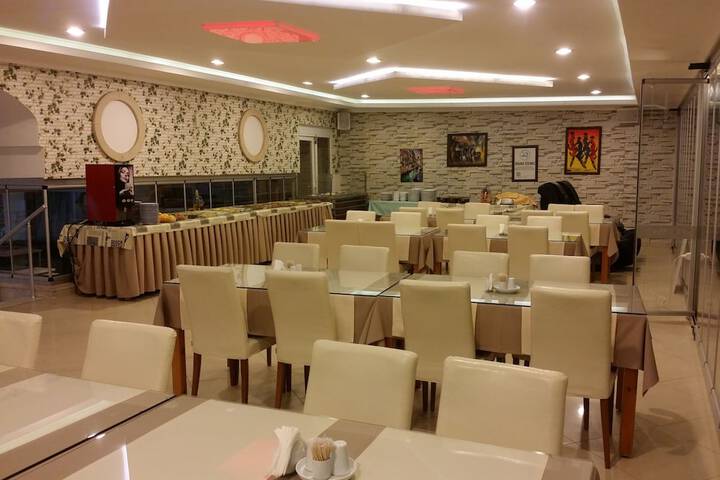 Dining 53 of 66