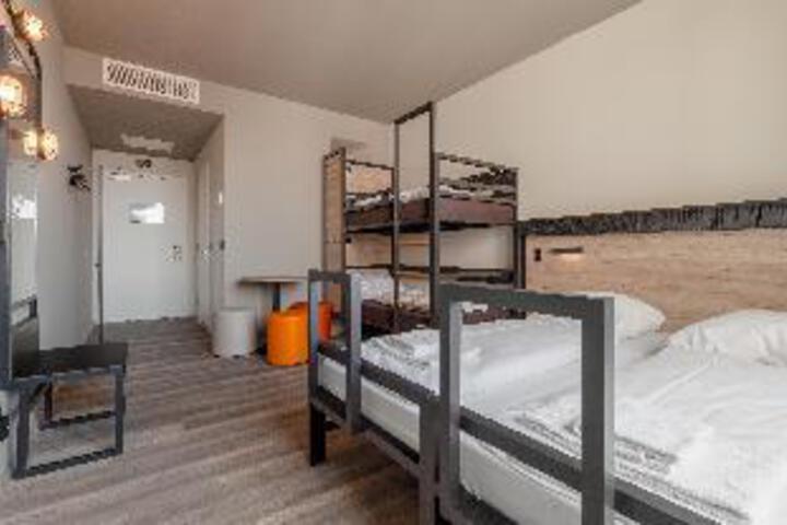Room 9 of 36