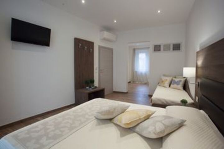 Room 7 of 13