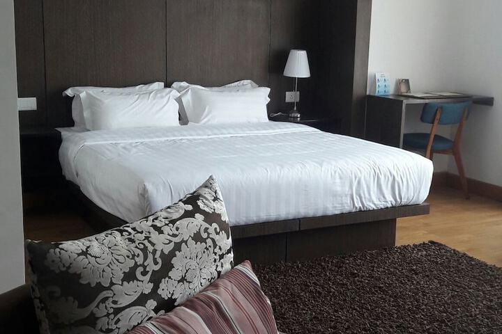 Room 6 of 25