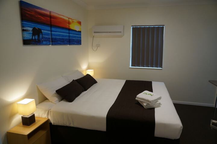 Room 4 of 73