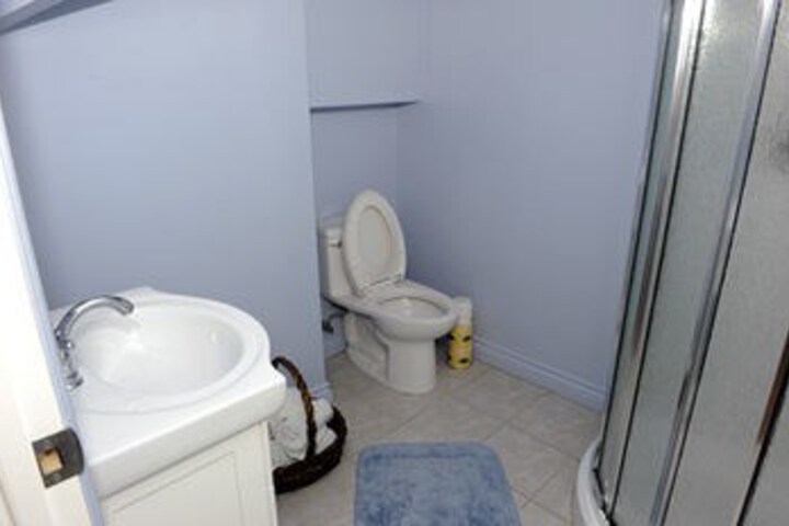 Room 6 of 35