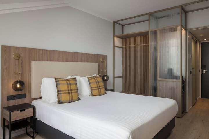 Room 20 of 96