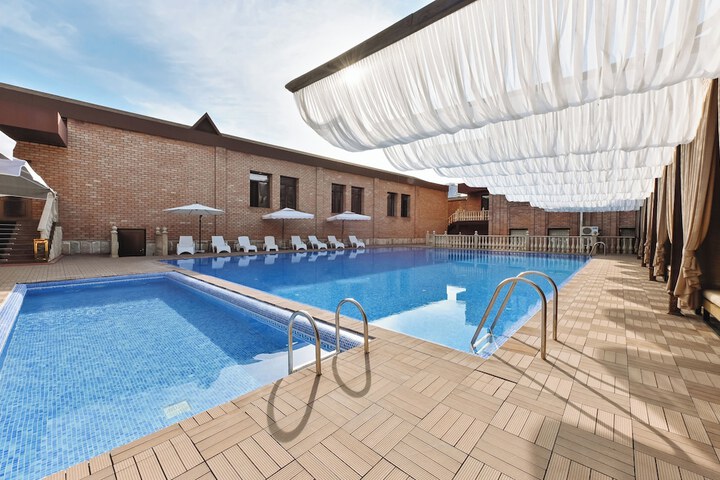 Pool 37 of 67