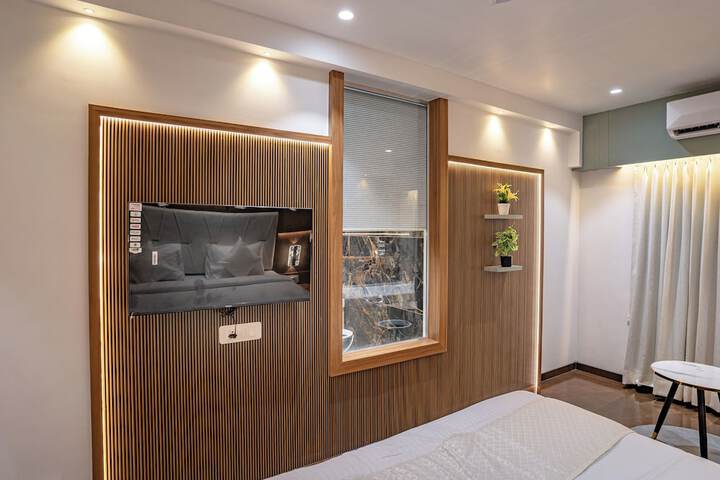 Room 32 of 53