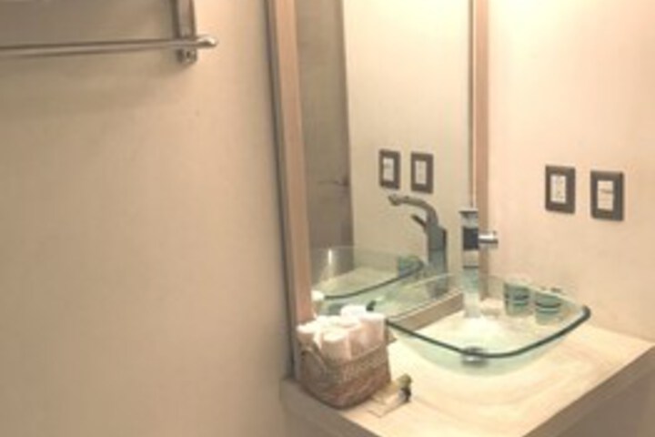 Room 5 of 27