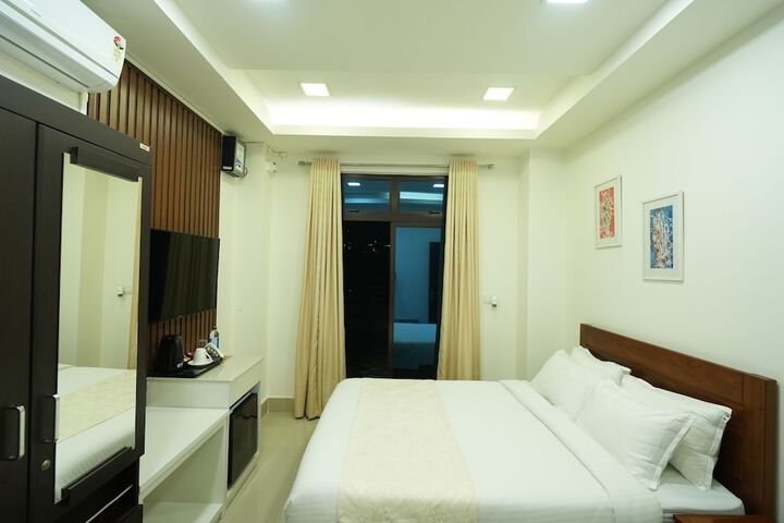 Room 3 of 16