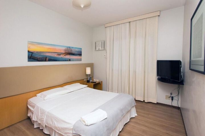 Room 5 of 8