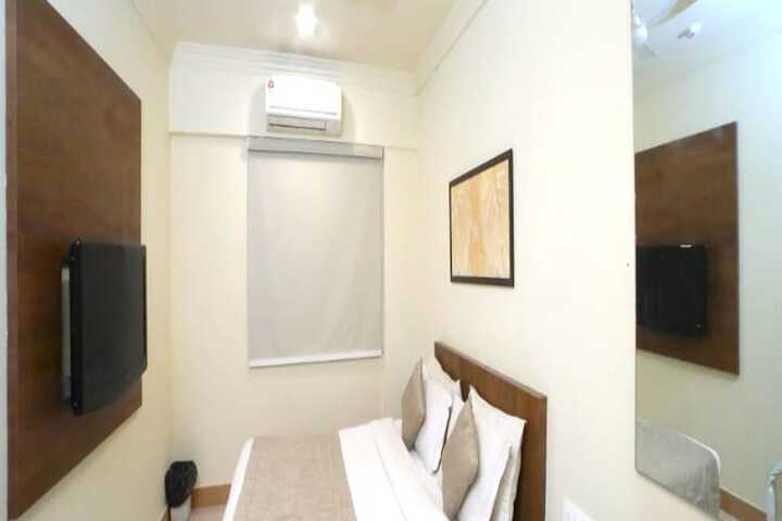 Room 6 of 15