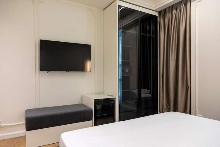 Room 15 of 30