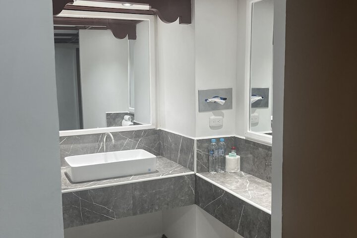 Room 70 of 189