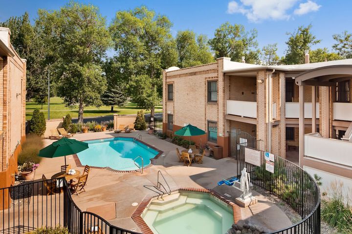 Pool Hotel