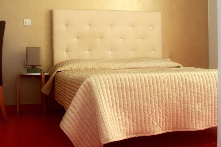Room 6 of 62