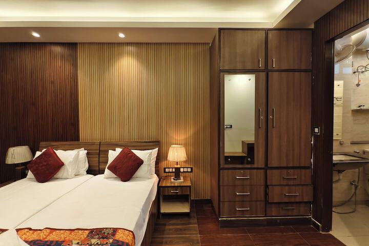 Room 16 of 90