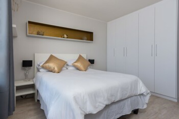 Room 8 of 16