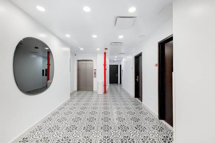 Ballroom/Hall 89 of 98