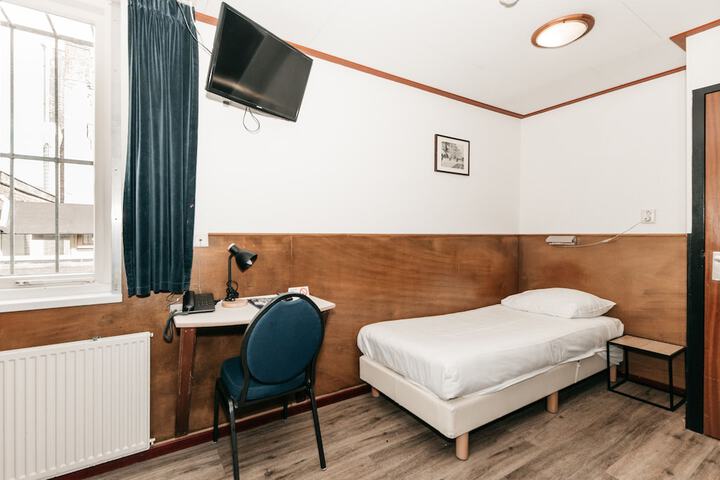 Room 21 of 94