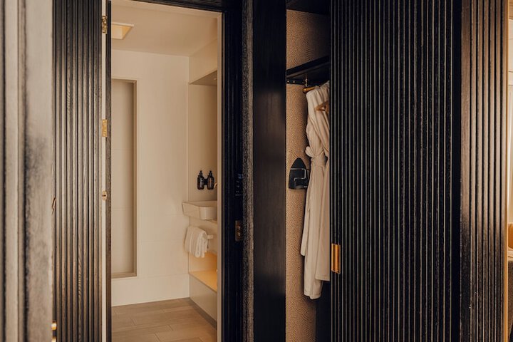 Room 57 of 102