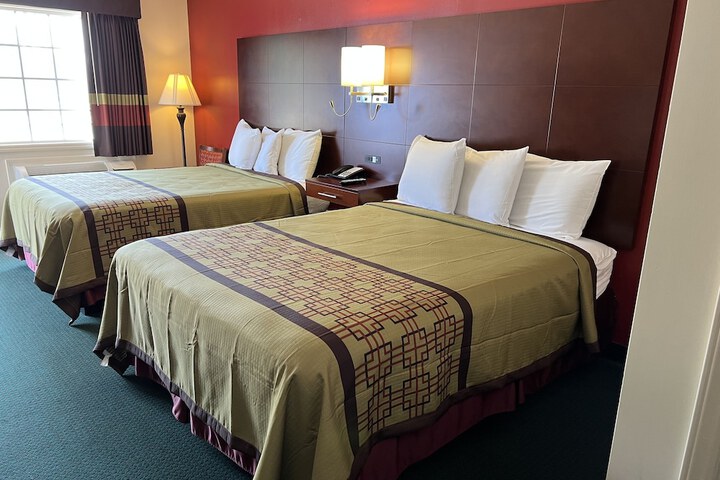Room 7 of 28