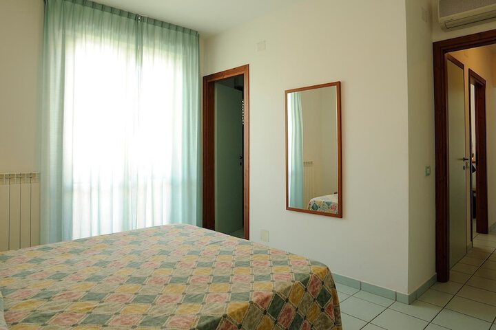 Room 8 of 42