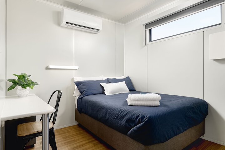 Room 5 of 18