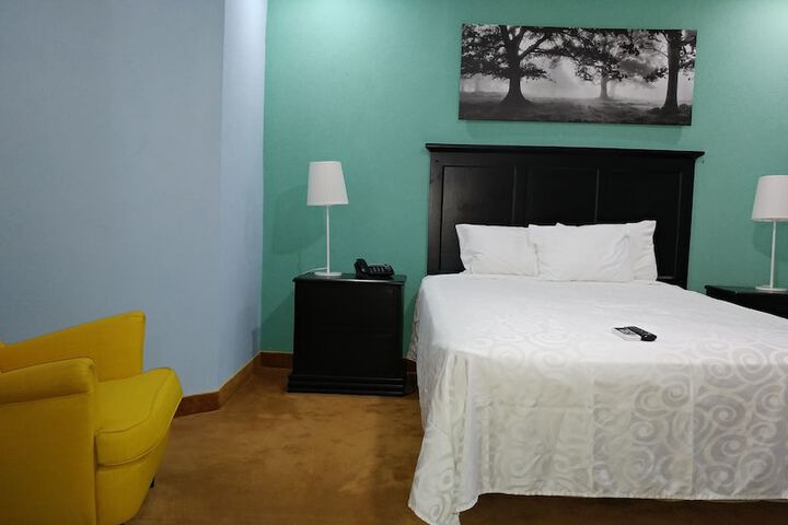 Room 11 of 36