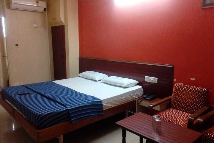 Room 11 of 17