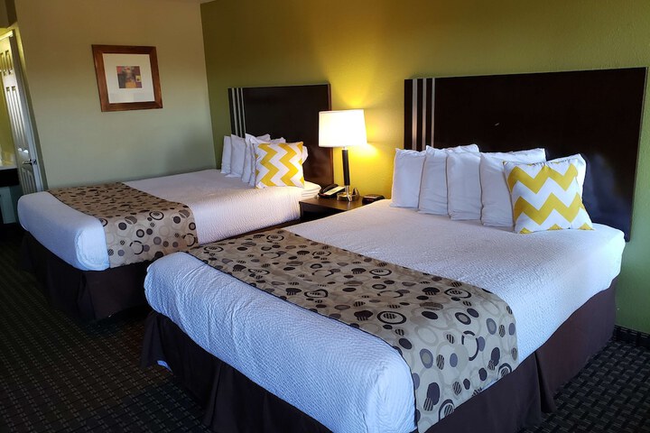 2 Queen Beds Flat Screen Television Microwave and Refrigerator High Speed Internet A (9 of 19)