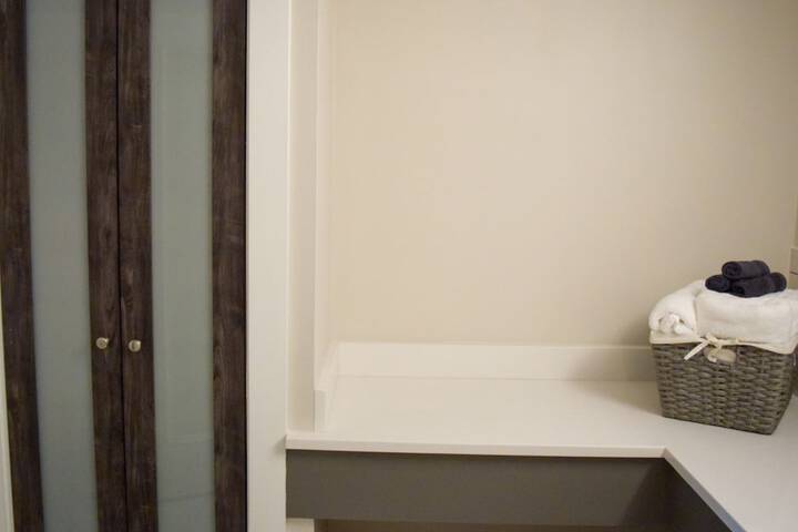 Room 32 of 65