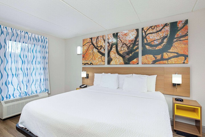 1 King Bed Accessible (4 of 17)