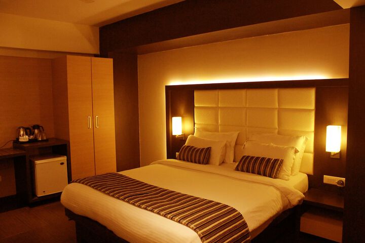 Room 5 of 18