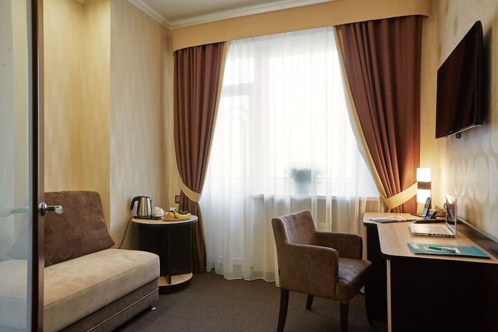Room 15 of 34