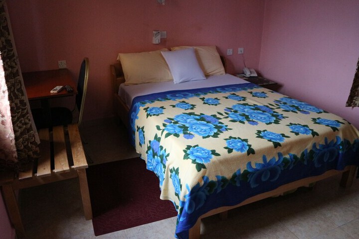 Room 9 of 37