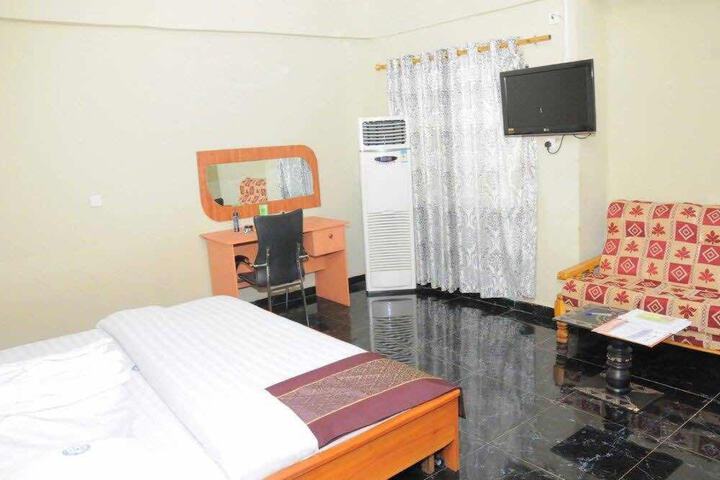 Room 3 of 34
