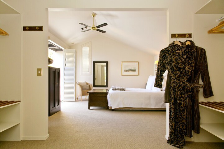 Room 3 of 52