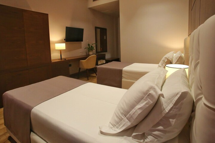 Room 6 of 22