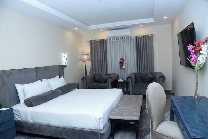 Room 3 of 30