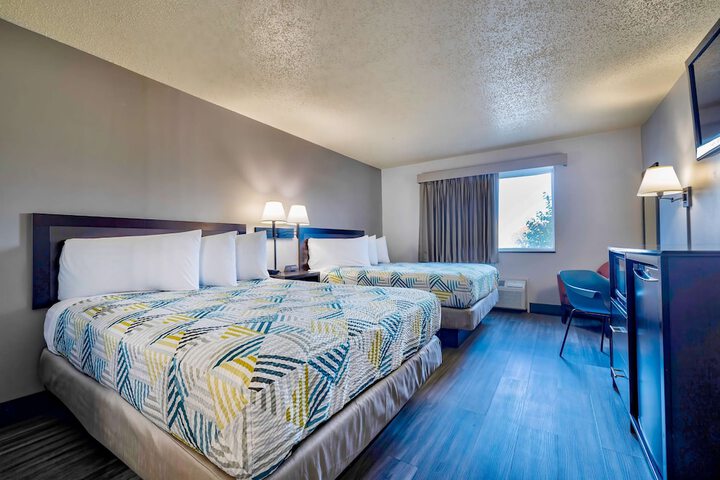 1 King Bed (2 of 9)