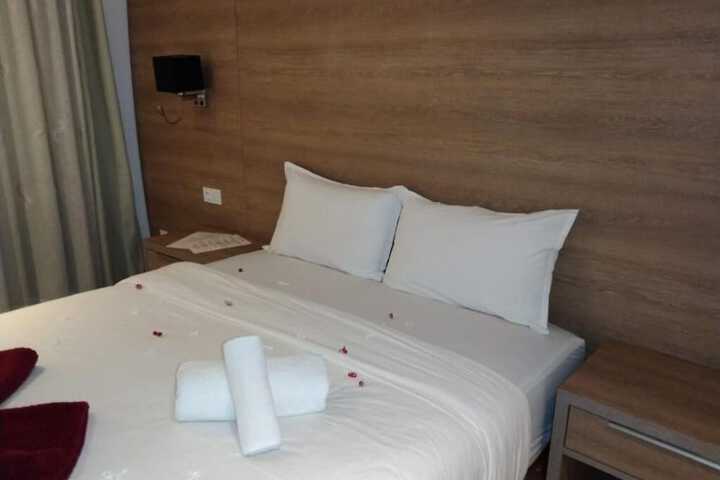 Room 25 of 42