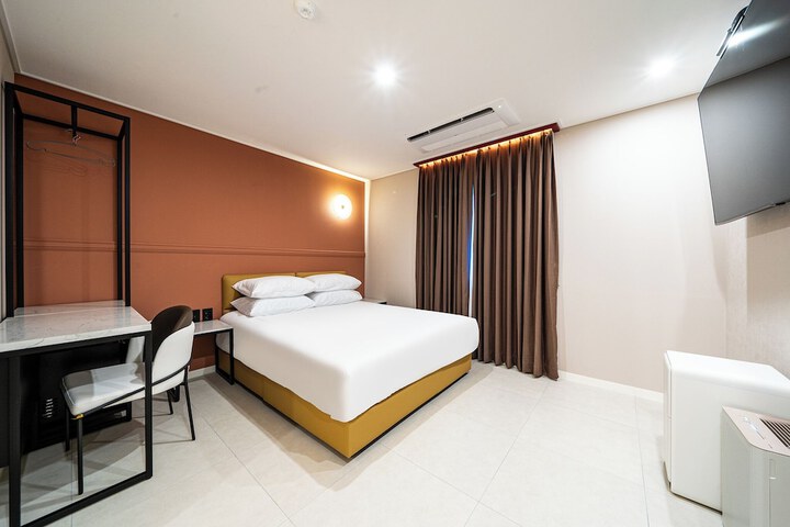 Room 15 of 27
