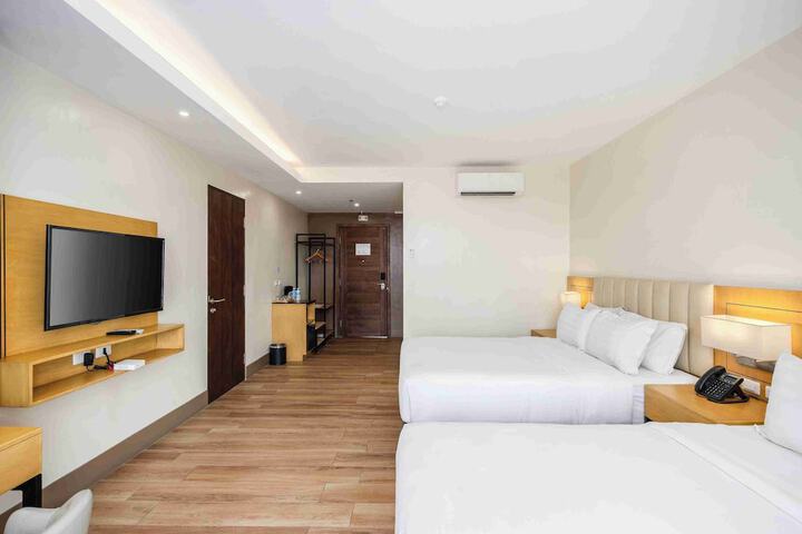 Room 13 of 36