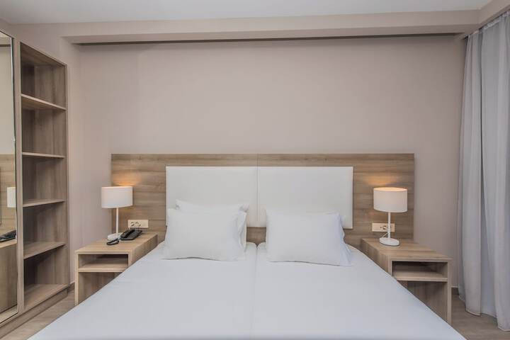 Room 4 of 42