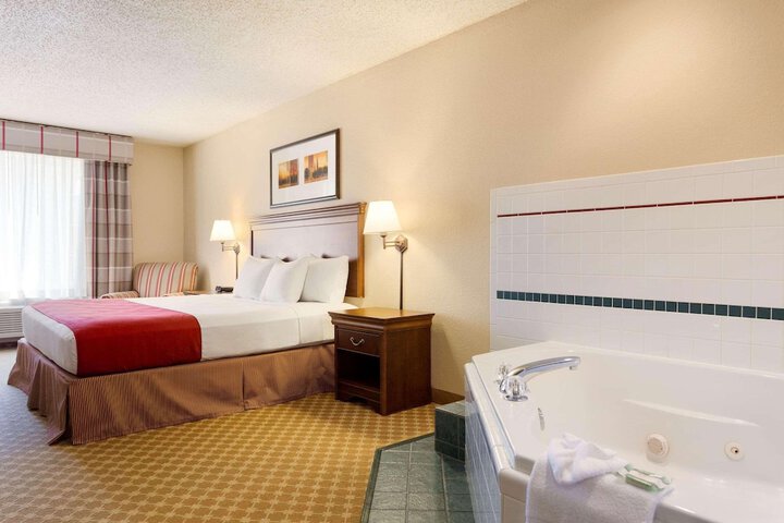 1 King Bed (2 of 9)