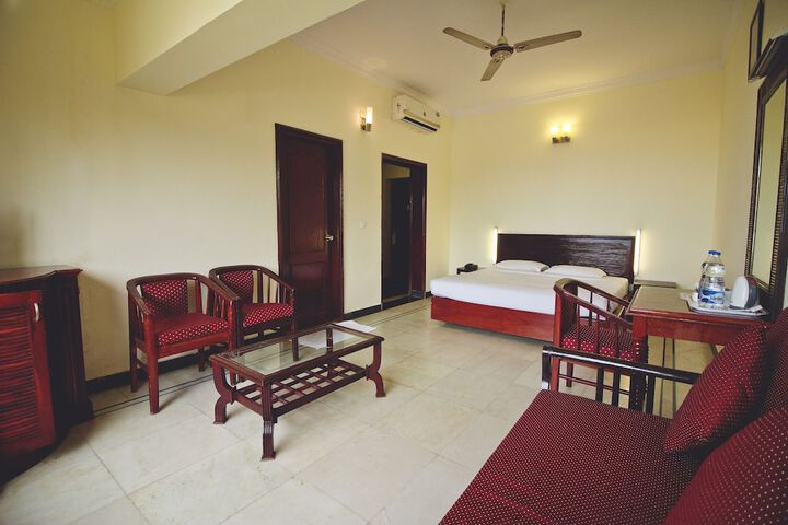 Room 10 of 31