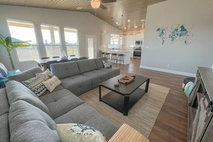 Photo of Crystal Blue 3 Bedroom Home by Redawning