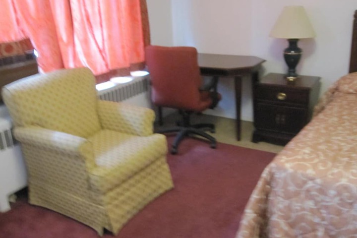 Room 11 of 16