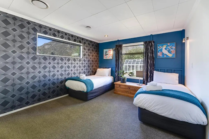 Room 2 of 3