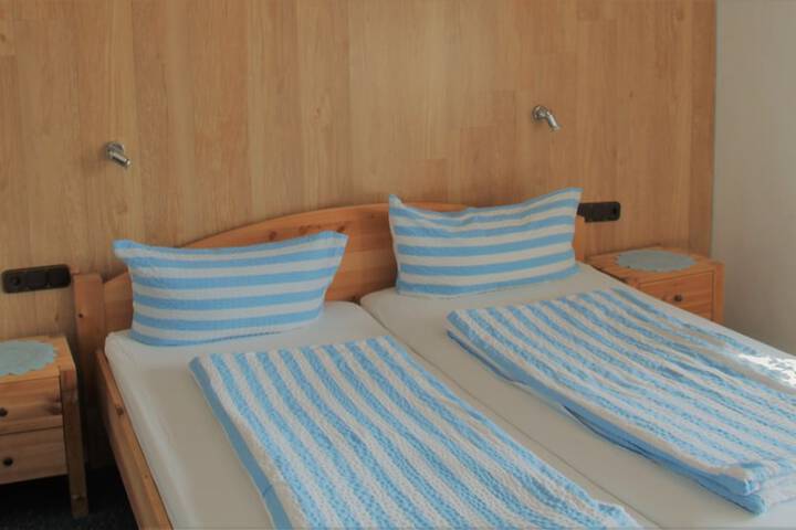 Room 5 of 33
