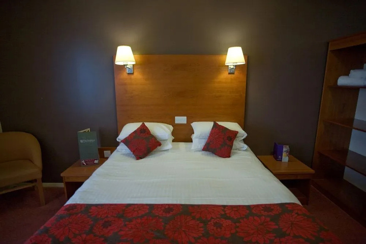 Room 6 of 22