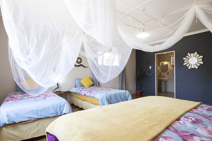 Room 7 of 102